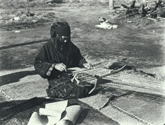 「アットゥシ（樹皮製の織物）の様子」の写真