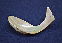 夜光貝で作った貝匙の画像