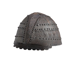 小札鋲留衝角付冑